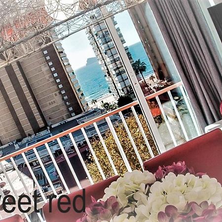 My Sweet Red Apartment Бенидорм Екстериор снимка