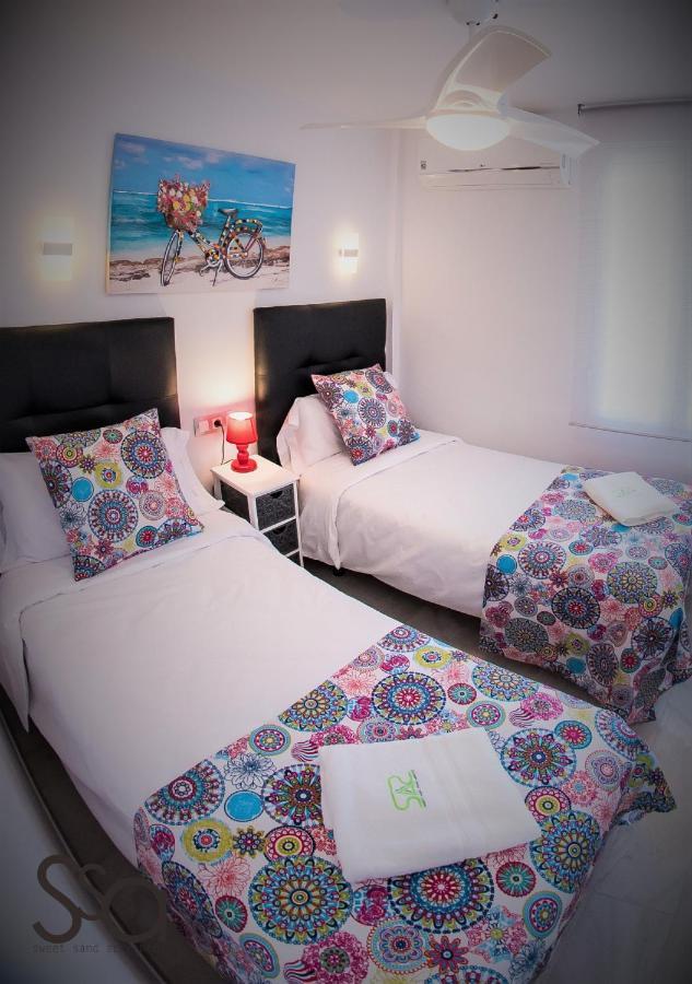 My Sweet Red Apartment Бенидорм Екстериор снимка